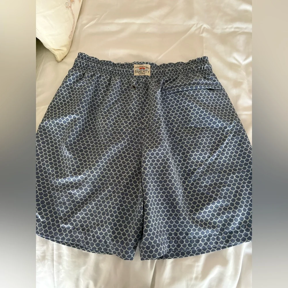 Faherty men’s medium